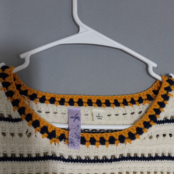 Alya Cozy Striped Crew Neck Sweater - Cream, Black, and Gold. Size L - Picture 4 of 6